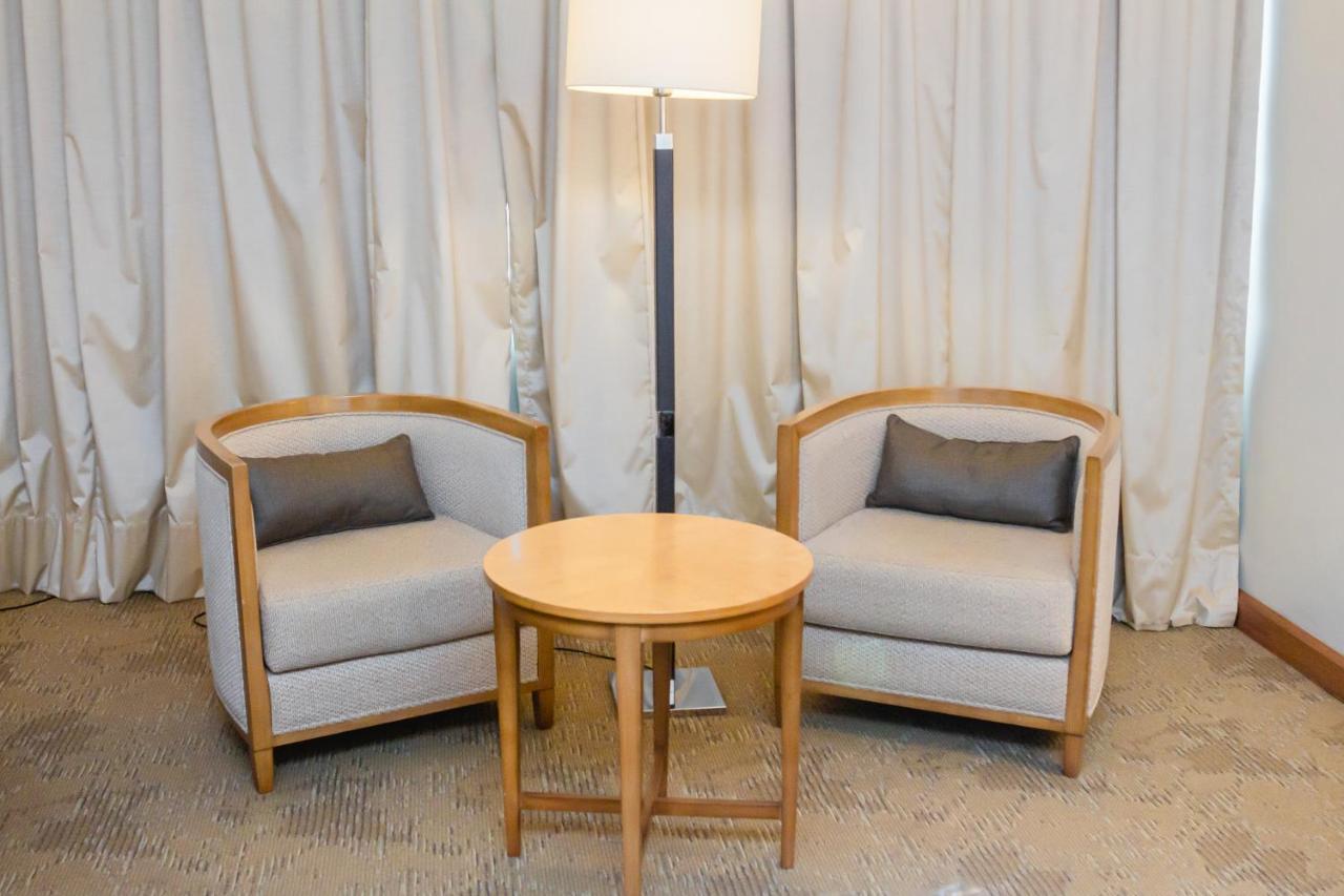 Sonesta Hotel Osorno Εξωτερικό φωτογραφία A pair of club chairs